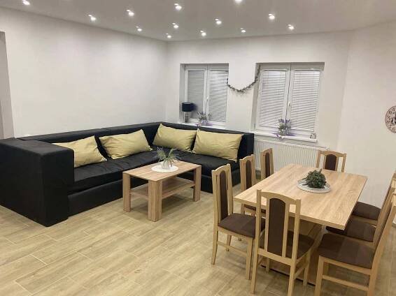 Apartmán Levandule prostorný obývací pokoj - pronájem Mařenice - zvětšit