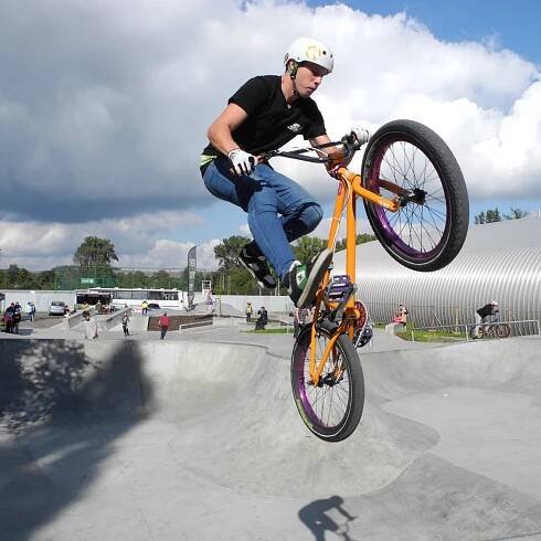 Skate-bike park