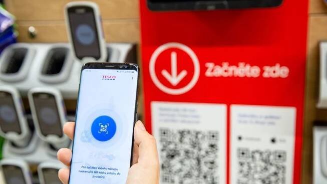 Ve 45 obchodech Tesco již můžete za nákup zaplatit mobilem – Lifee.cz