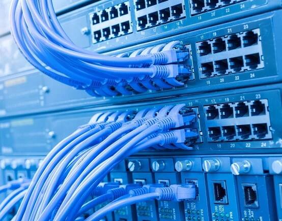Síťové spínače a ethernetové kabely, Koncepce datového centra. — Stock obrázek