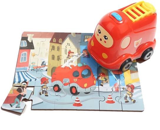 TOP BRIGHT Dřevěné puzzle s hračkou: Hasičské auto 24 dílků | Puzzle-puzzle.cz