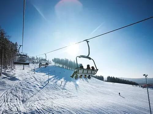 V Krušných horách vyzkoušejte ski areál Plešivec – Kudy z nudy