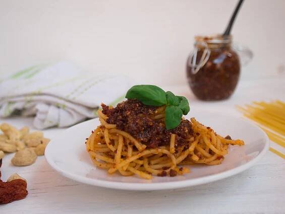 pesto ze sušených rajčat špagety