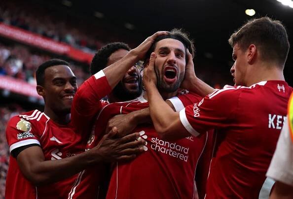 Liverpool jásá, šlágr rozsekl Szoboszlai. Diouf asistoval u výhry, City opět bez bodu