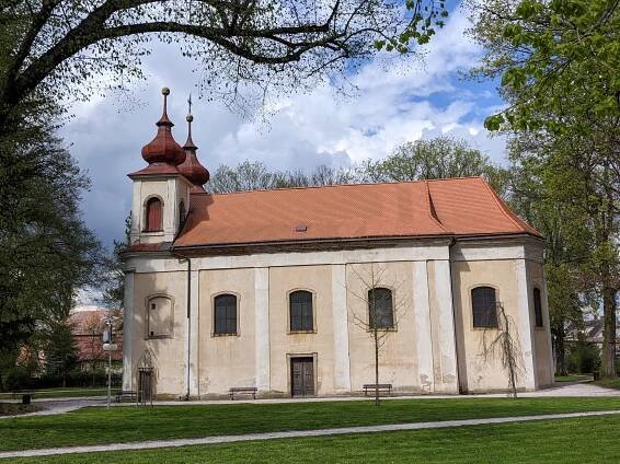 Soubor:Nový Bydžov - kostel Největější Trojice (stav v květnu 2021) (2).jpg