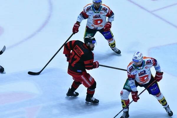 Pardubice v přeházené sestavě zdolaly Olomouc. Vomáčka čaroval v brance