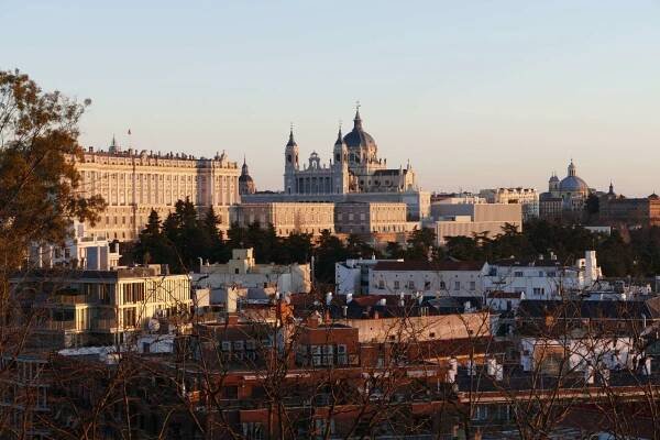 Pohled z vyhlídky na královský palác a katedrálu