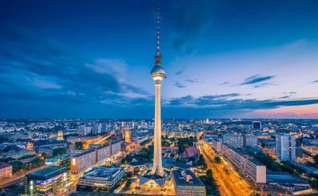 panorama berlínského panoramatu s televizní věží v noci, německo - berlin - stock snímky, obrázky a fotky