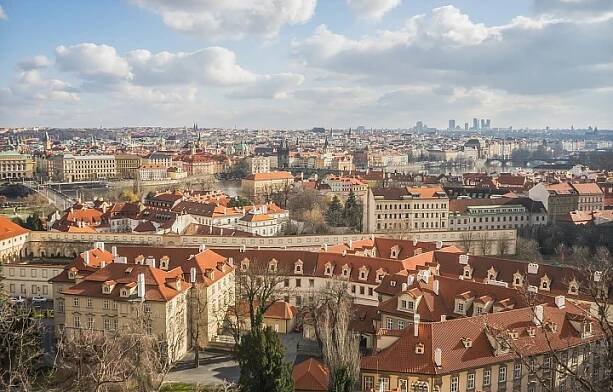 Diskuze: Velké množství neobydlených bytů v Praze: Cestou z krize může být podpora nájemního bydlení