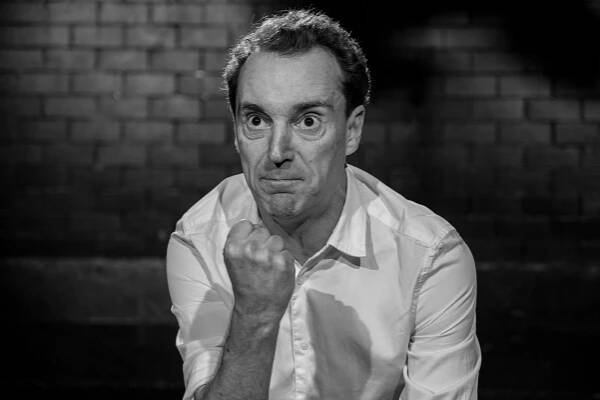 Michal Kern se představí ve své životní roli, ve které ztvární osm postav naráz - Tojesenzace.cz