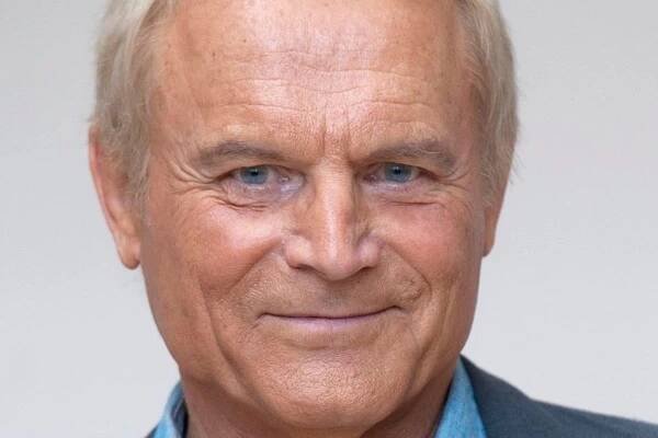 Terence Hill i v 84 letech fascinuje svýma modrýma očima. Na svůj věk vypadá skvěle