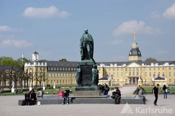 Karlsruhe: Zu Fuß in Karlsruhe unterwegs