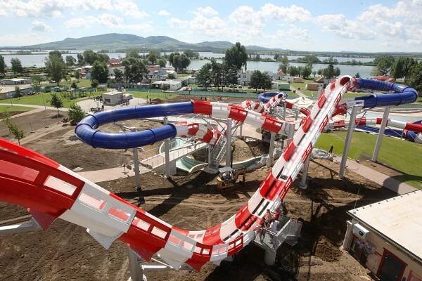 Tobogán, líná řeka i vodní svět s vodotrysky. Aqualand Moravia ukázal novinky