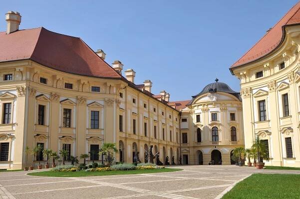 Soubor:Schloss Slavkov u Brna (Austerlitz) (23990856167).jpg – Wikipedie