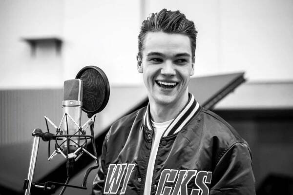TOP 7 favoritů Eurovize: Bizarní Izraelka, kyperská Beyoncé nebo Čech Mikolas Josef