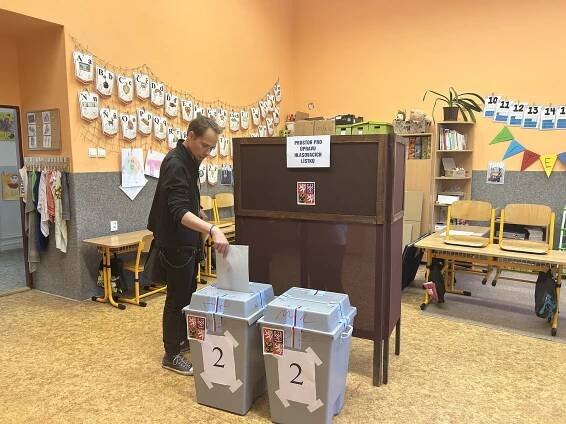Volební účast: Olomouc večer 20%, zničené Jesenicko někde jen 3%