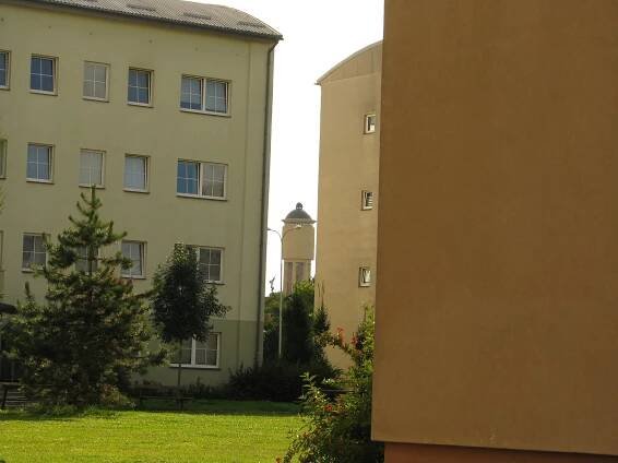 Městské byty v Kolíně nutně potřebují opravy, některé střechy jsou jak síto