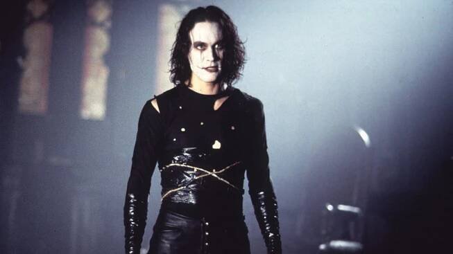 Jak přesně zemřel Brandon Lee během natáčení filmu Vrána?