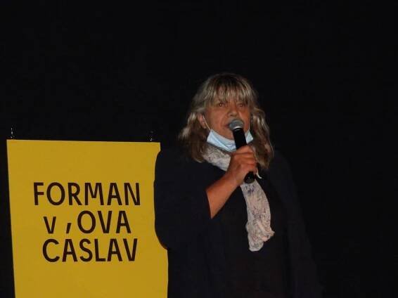 Novinářka Daniela Drtinová pokřtila knihu v čáslavském Dusíkově divadle
