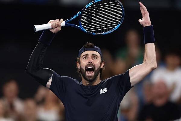 Rafael Nadal squanders three match points in Brisbane International defeat against Jordan Thompson