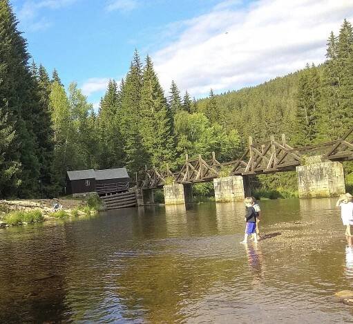 Hradlový most přes Vydru u Modravy uzavřou, oprava začne až na jaře