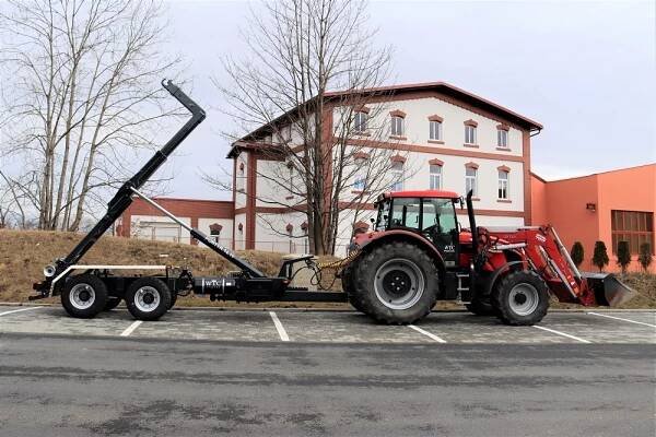 Traktorový nosič kontejnerů PORTÝR 14.10 - WTC Písečná