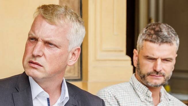 Podnikatel Hausenblas a jeho přítel mají miminko. Jedna žena dala vajíčko, druhá dítě odnosila