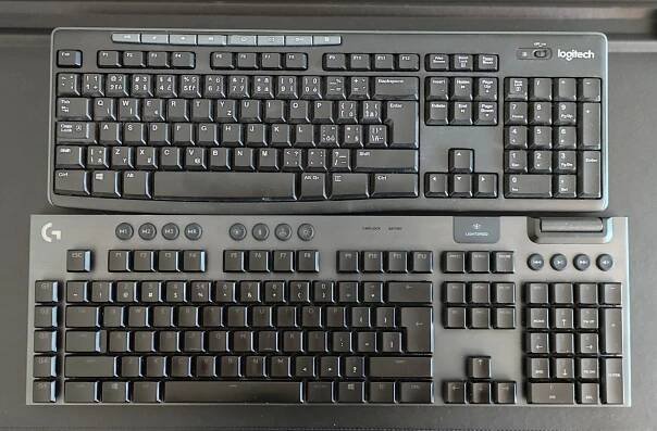 Logitech G915 vs K270, bez podsvícení nevýrazné popisy kláves