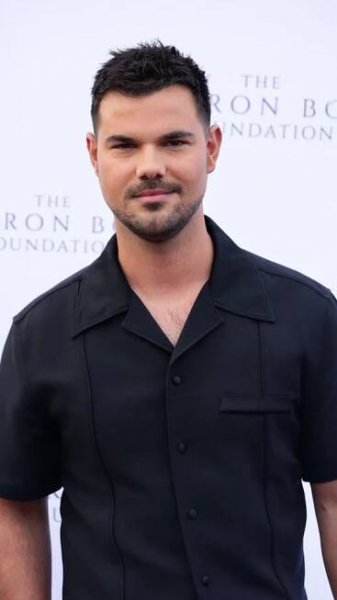 Taylor Lautner sa opäť vracia k vlkolakom: Chystá seriál s podobnou tematikou