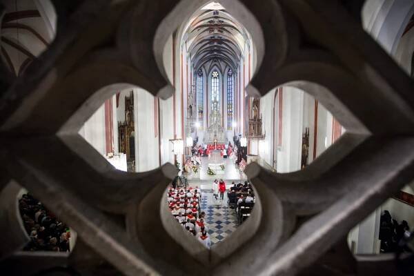 Diecéze slavila 350 let. Poutníci zaplnili katedrálu i půl náměstí
