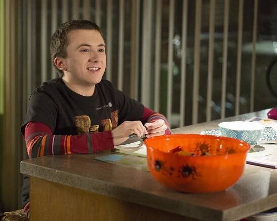 Průměrňákovi - Halloween VIII: Orson Murder Mystery - Z filmu - Atticus Shaffer