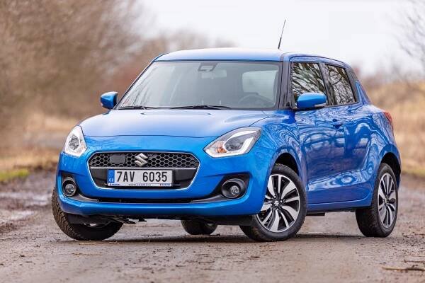 Úplně normální lidové auto s jednoduchým motorem: Suzuki Swift si na nic nehraje a cena taky potěší