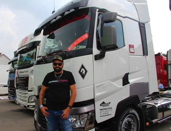 „Stopaře neberu. V dnešní době má člověk strach,“ říká šofér kamionu Martin