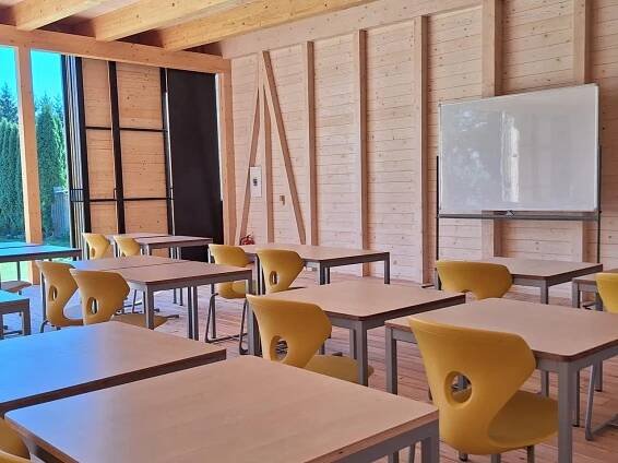 Nová venkovní učebna na školní zahradě - Oficiální stránky Jubilejní základní školy svatováclavské ve Strýčicích