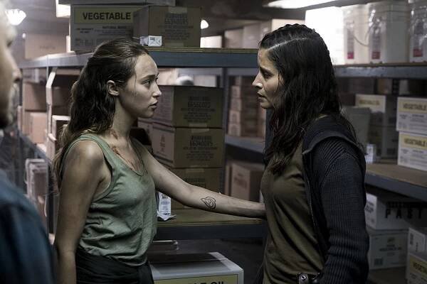 Živí mrtví: Počátek konce - This Land is Your Land - Z filmu - Alycia Debnam-Carey, Mercedes Mason