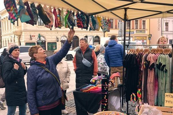 Folklórní velikonoční program čeká návštěvníky trhů v Jablonci až do pátku