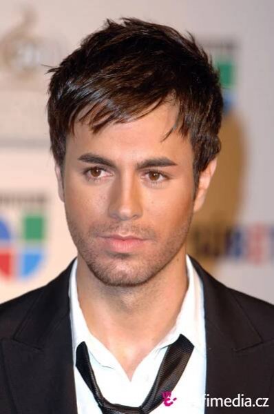 Enrique Iglesias - celebrity účes - HappyHair