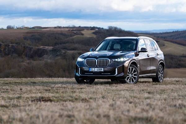 Neobyčejně úsporný luxus: BMW X5 s elektrickým dopingem má 489 koní, které skoro nic nežerou