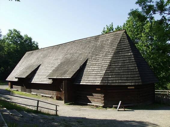 Šestiboká fojtská stodola z Hodslavic - Národní muzeum v přírodě