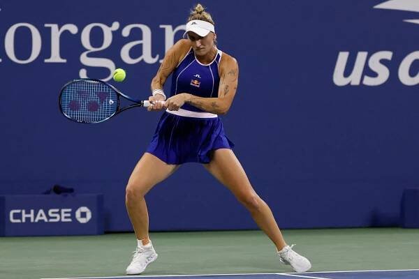 Vondroušová - Stearnsová 2:1. Češka po bitvě vylepšila kariérní maximum na US Open