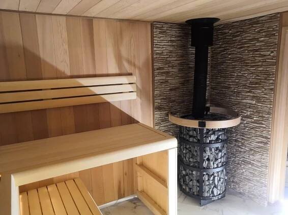 Venkovní sauna s topením na dřevo 🪵 | Saunujeme.cz