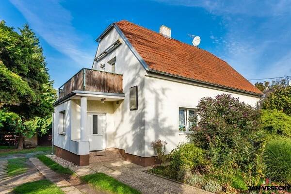 Prodej dvougeneračního domu 4+2 k rekonstrukci, 168 m2, ulice Hlavní 187/38, Měšice u Prahy