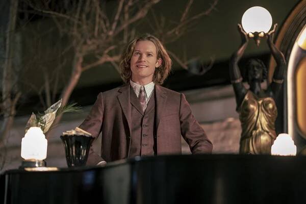 Sam Reid in Interview with the Vampire (2022). Photo by Alfonso Bresciani / AMC Networks