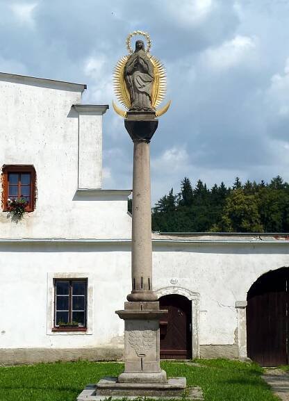 Mariánský sloup u kostela Matky Boží na Starém Městě | Římskokatolická farnost Telč, Radkov, Urbanov a Mrákotín