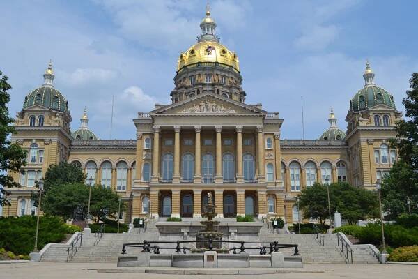 Iowa, Sioux City, Des Moines, Pella, Amana Colonies, Cedar Rapids, Dubuque, Davenport, Iowa City. 