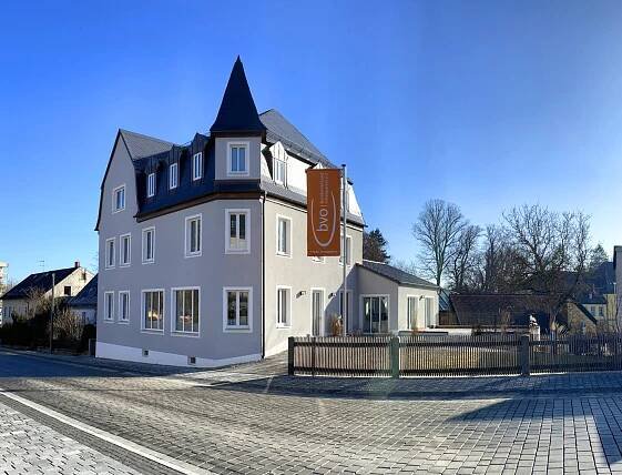Seit 2023 beherbergt das alte Café Stöhr am Alexanderplatz in Bad Alexandersbad die Bundesgeschäftsstelle des bvos.