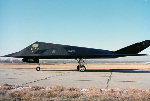 F-117A Nighthawk, 1:32, 005/03219 - Plastikové modely a modelářské potřeby - MODELARTIKL.CZ