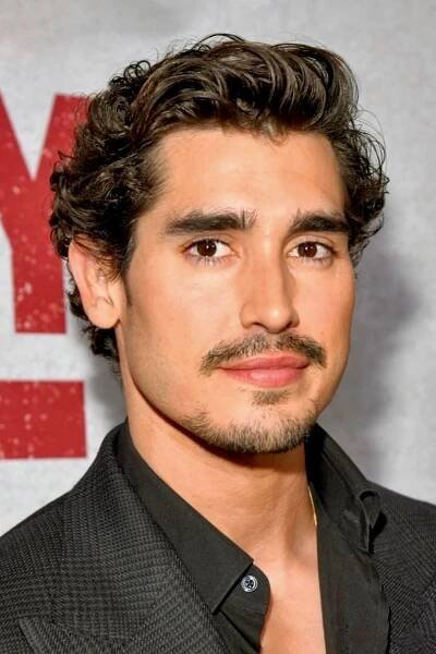 Henry Zaga herec
