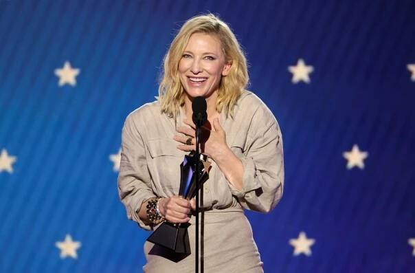 Přirozeně stárnoucí Cate Blanchettová: Na filmové premiéře jako drsňačka v kůži!