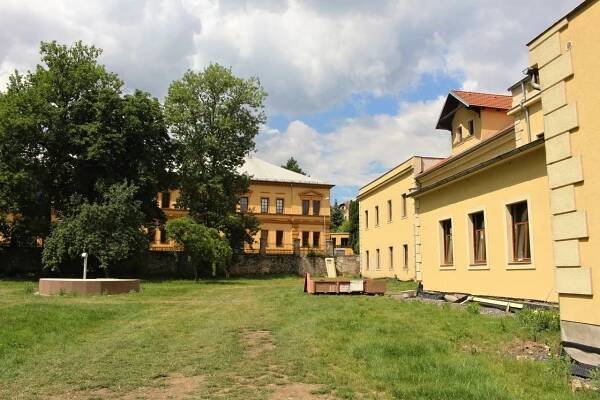 Rekonstrukce č. p. 28 - II. etapa (přízemí) - Oficiální stránky obce Jince
